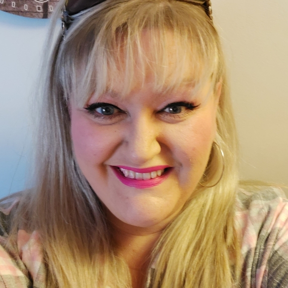 Meet your Posher, Angela - Picture 2 of 3